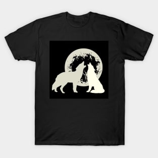 Howling wolves moonlit silhouette T-Shirt